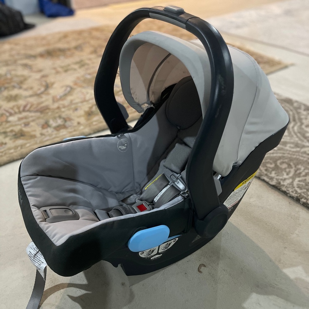 UPPAbaby MESA infant car seat + 2 bases